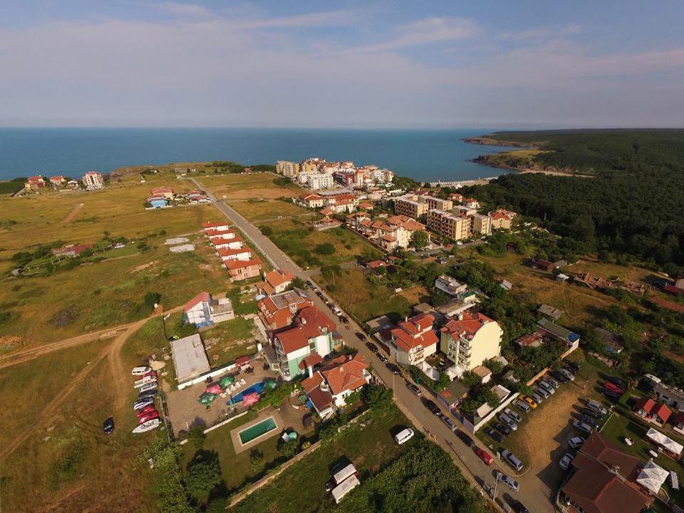 Family Hotel Gogov Sinemoretz Exterior photo